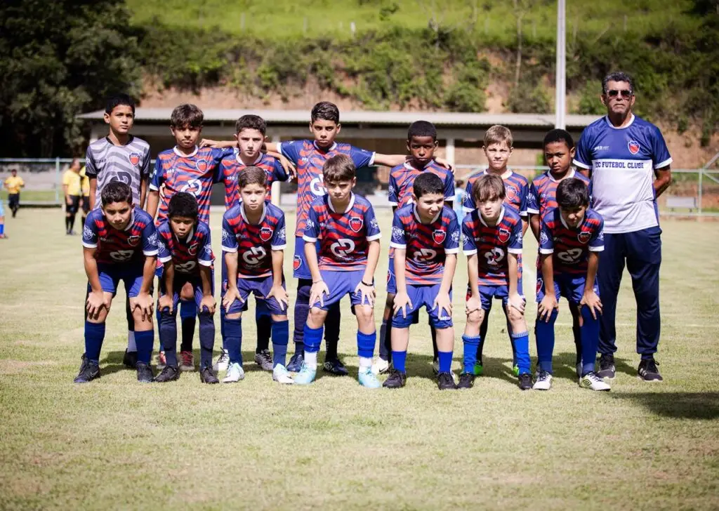 Jogadores do Sub-11 do UECFC em campo